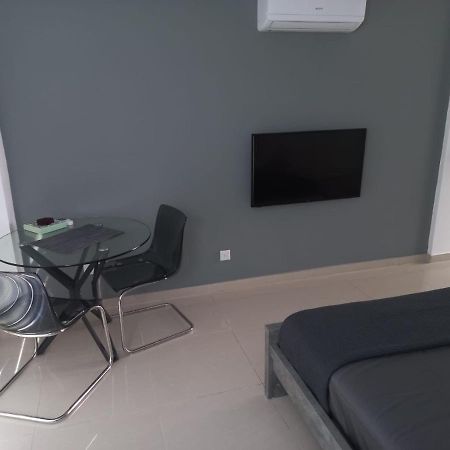 Modern Studio Apartment Armonia Court 帕拉利米尼 外观 照片