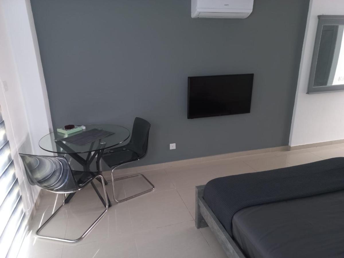 Modern Studio Apartment Armonia Court 帕拉利米尼 外观 照片
