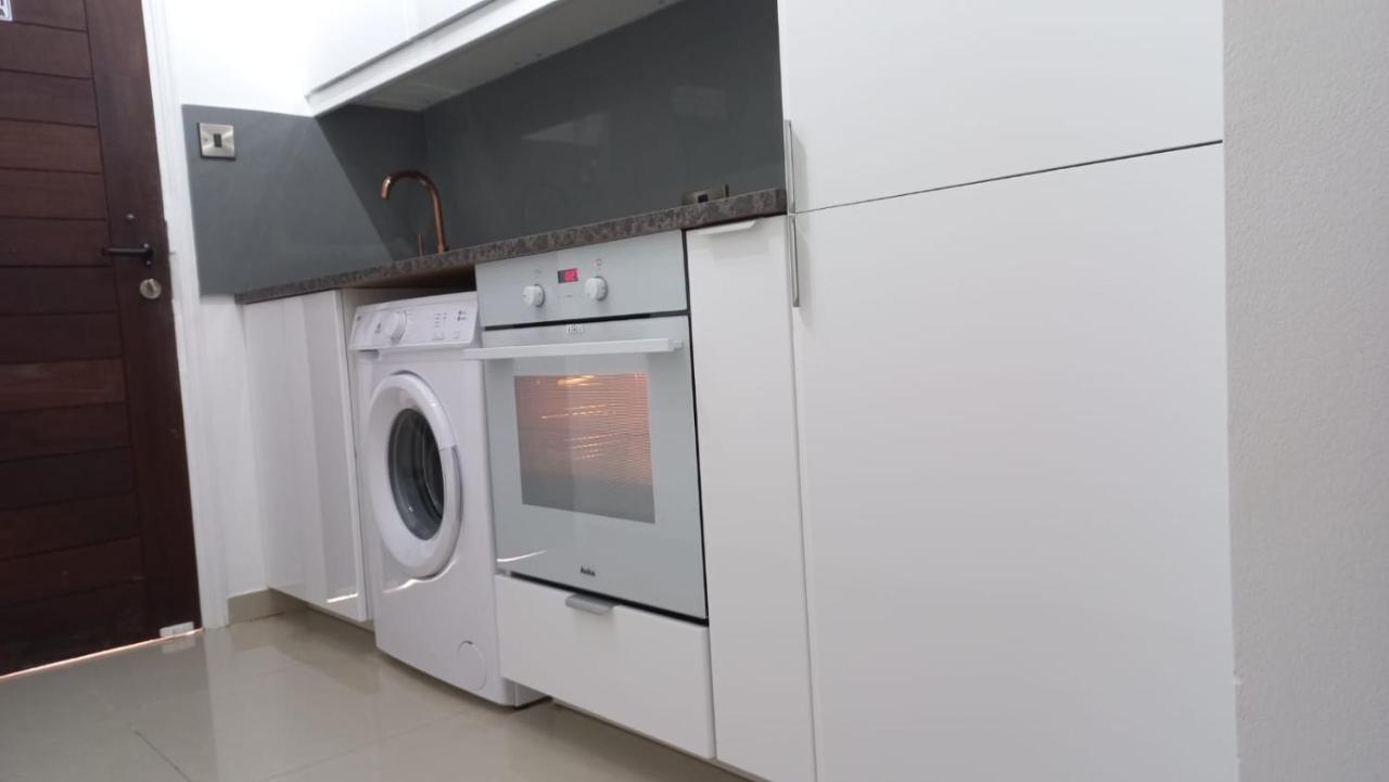 Modern Studio Apartment Armonia Court 帕拉利米尼 外观 照片